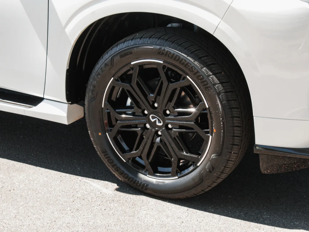 New 2027 RADIANT WHITE INFINITI Sport 4WD image 4