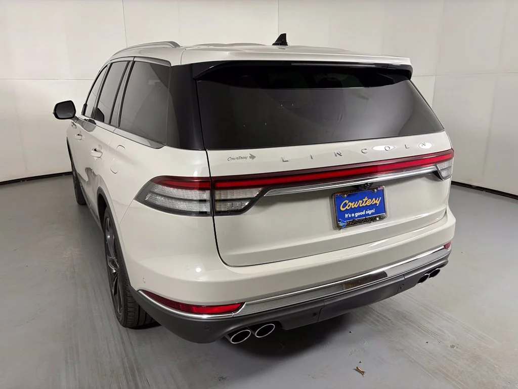 Used 2022 White Lincoln Reserve image 6