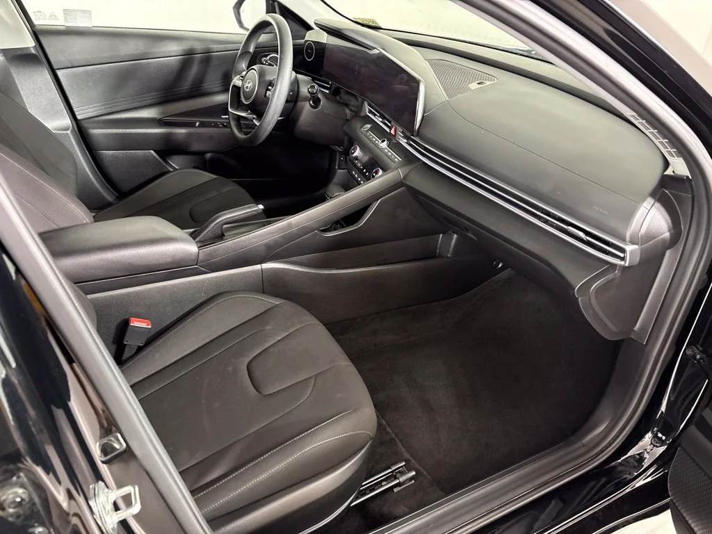 Used 2024 Black Hyundai SEL image 17