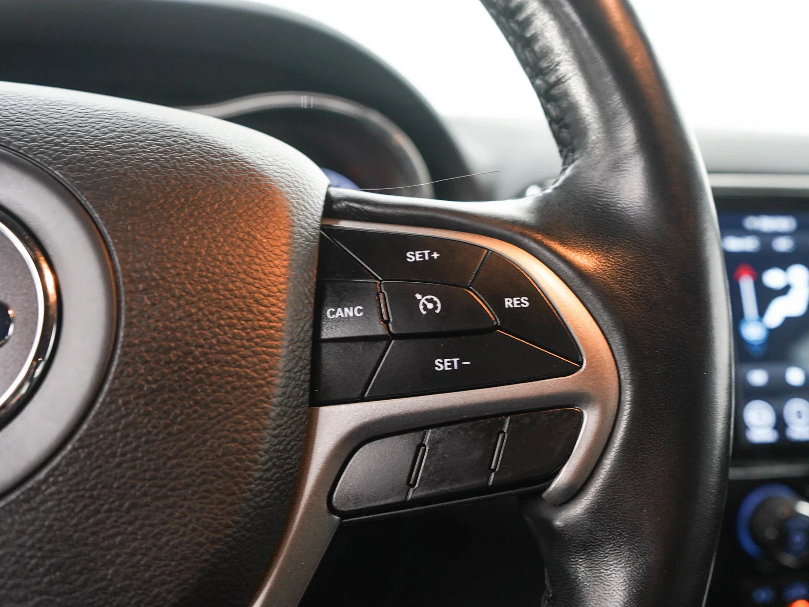 Used 2022 Sting-Gray Clearcoat Jeep Laredo X image 26