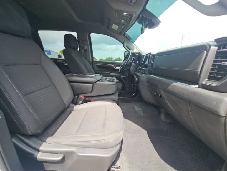 Used 2024 White Chevrolet LT image 8