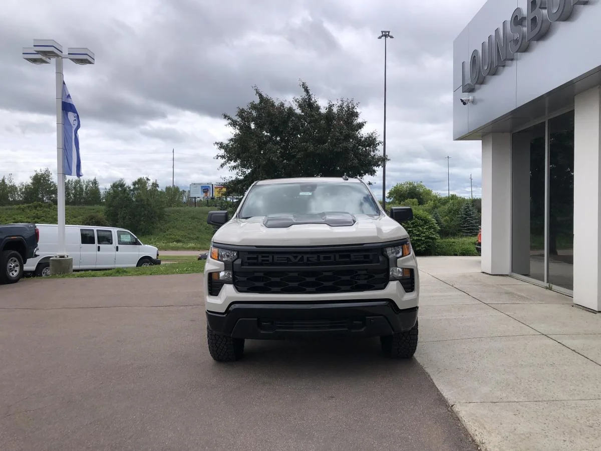New 2026 White Chevrolet 4wd Crew Cab 147 image 3