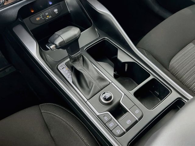 Used 2025  Kia LX image 21