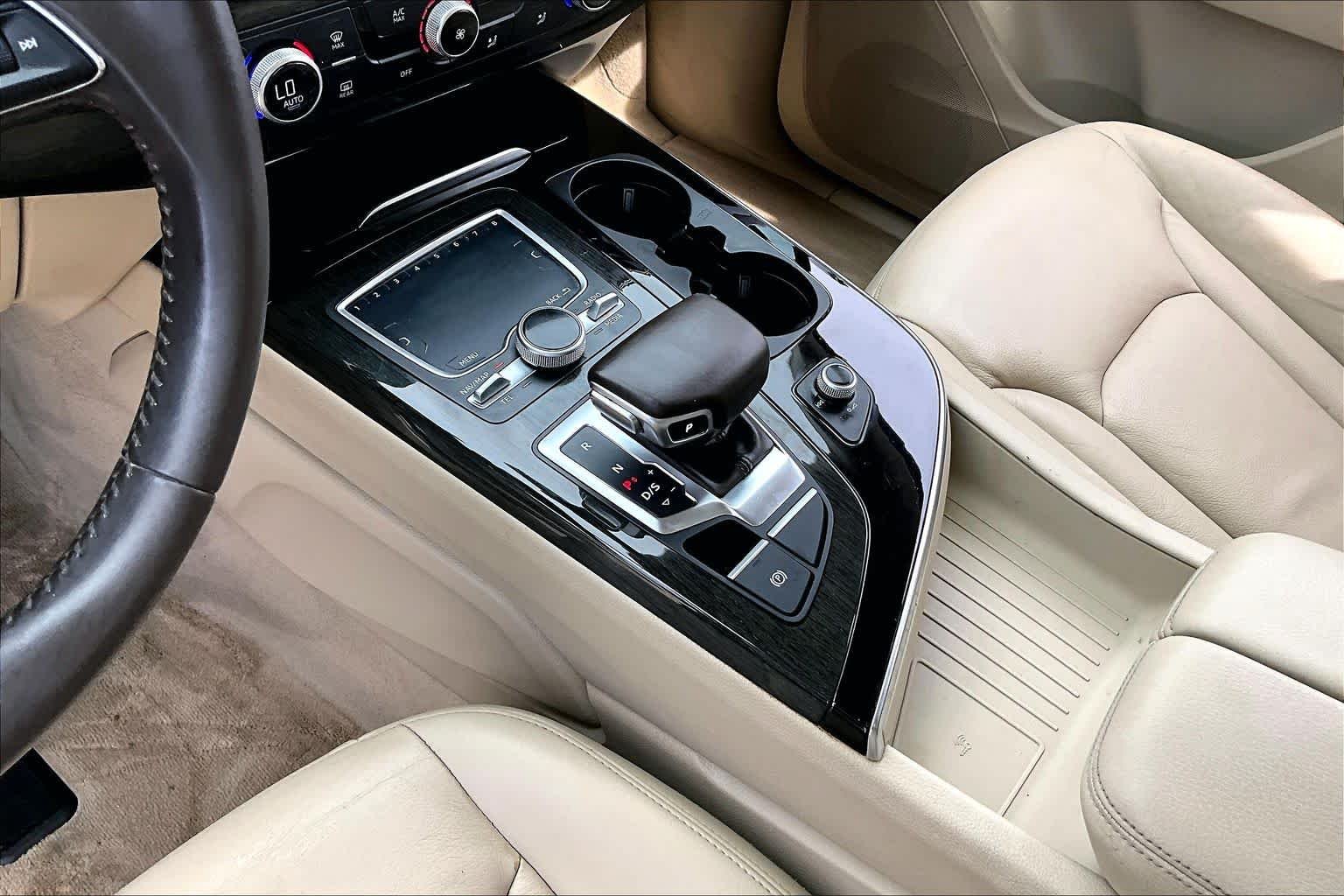 Used 2018 Carrara White Audi Premium image 17