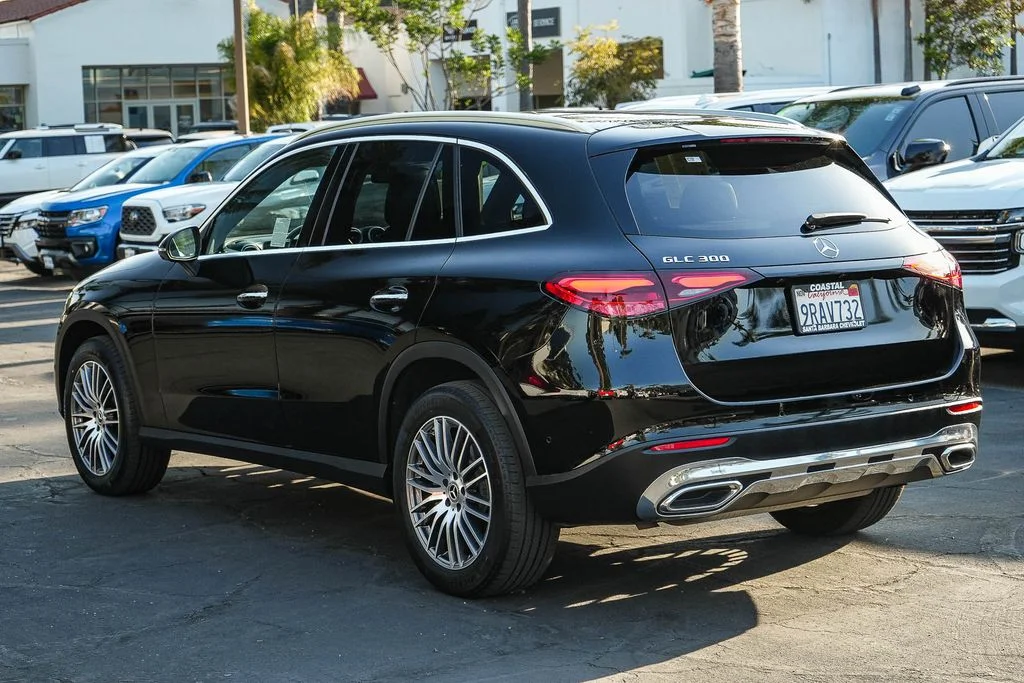 Used 2025  Mercedes-Benz GLC 300 image 4