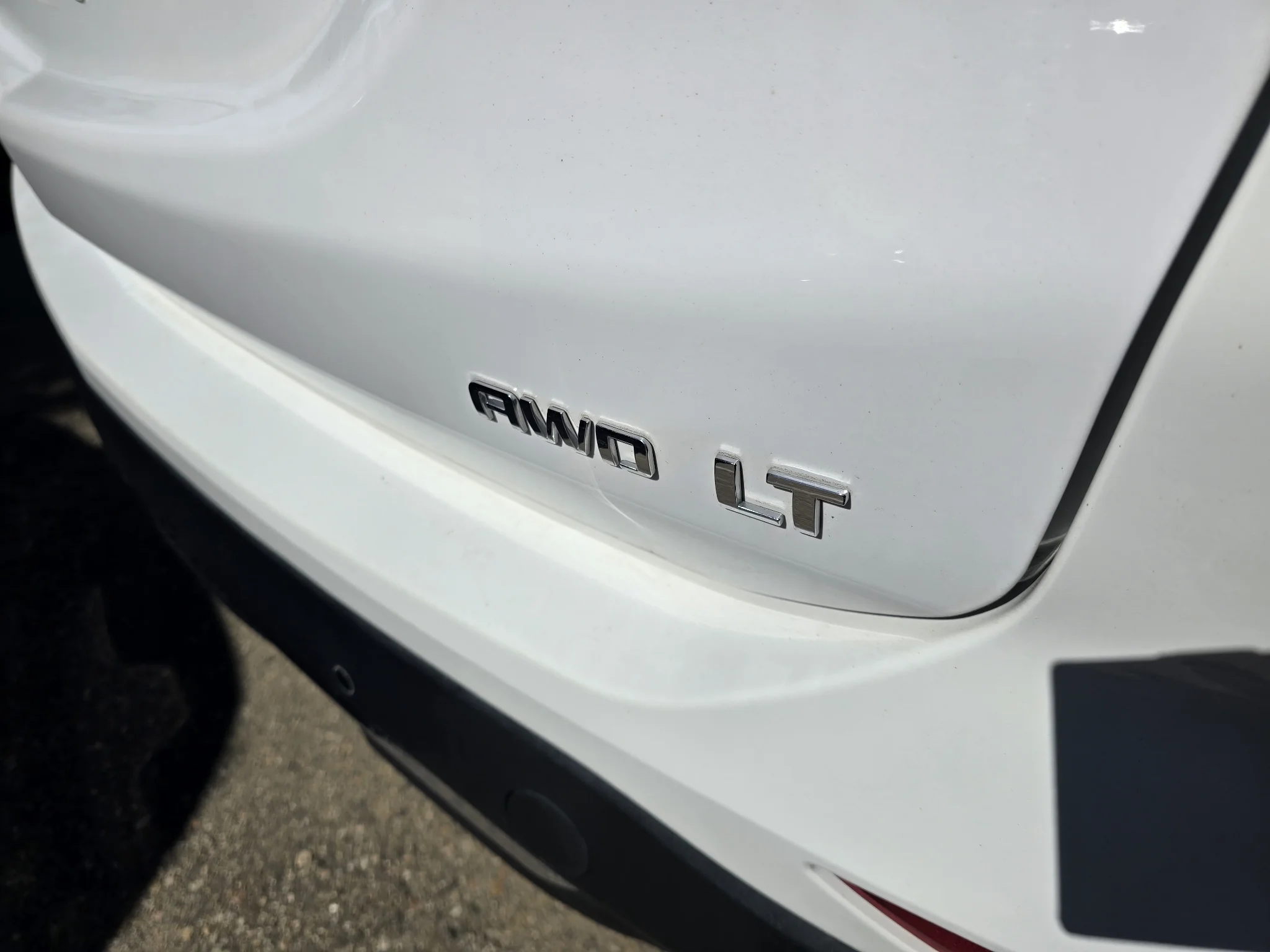 Used 2024 Summit White Chevrolet LT image 12