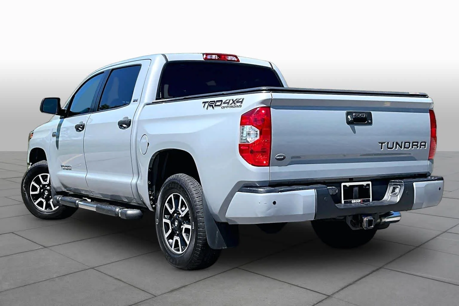 Used 2018 Cement Toyota SR5 image 13