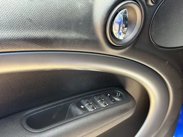 Used 2016 Blue MINI Base image 18