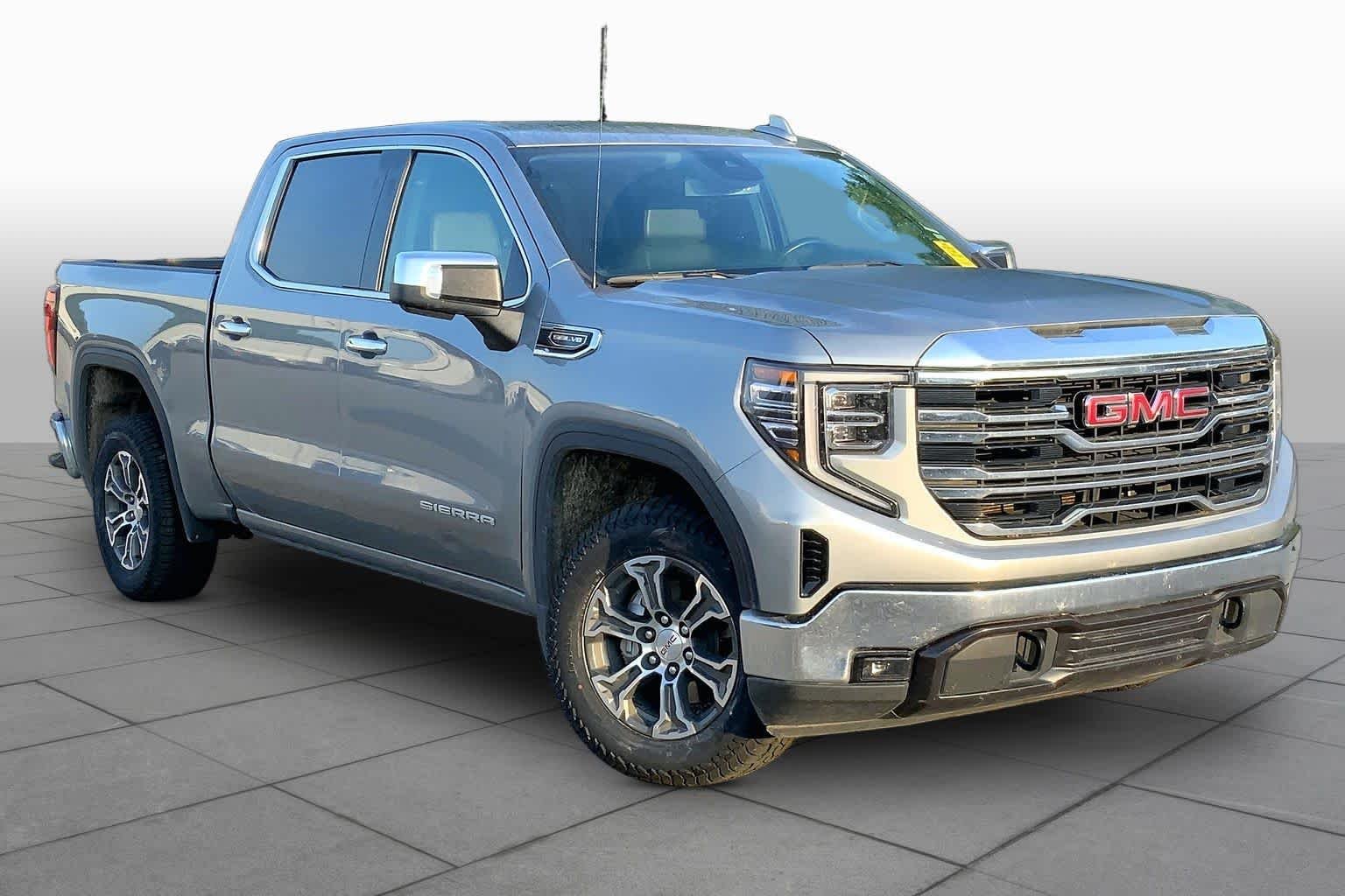 Used 2025 Sterling Metallic GMC SLT image 3