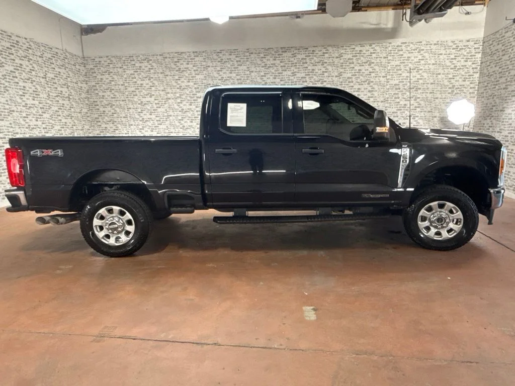 Used 2023 Agate Black Metallic Ford XLT image 8