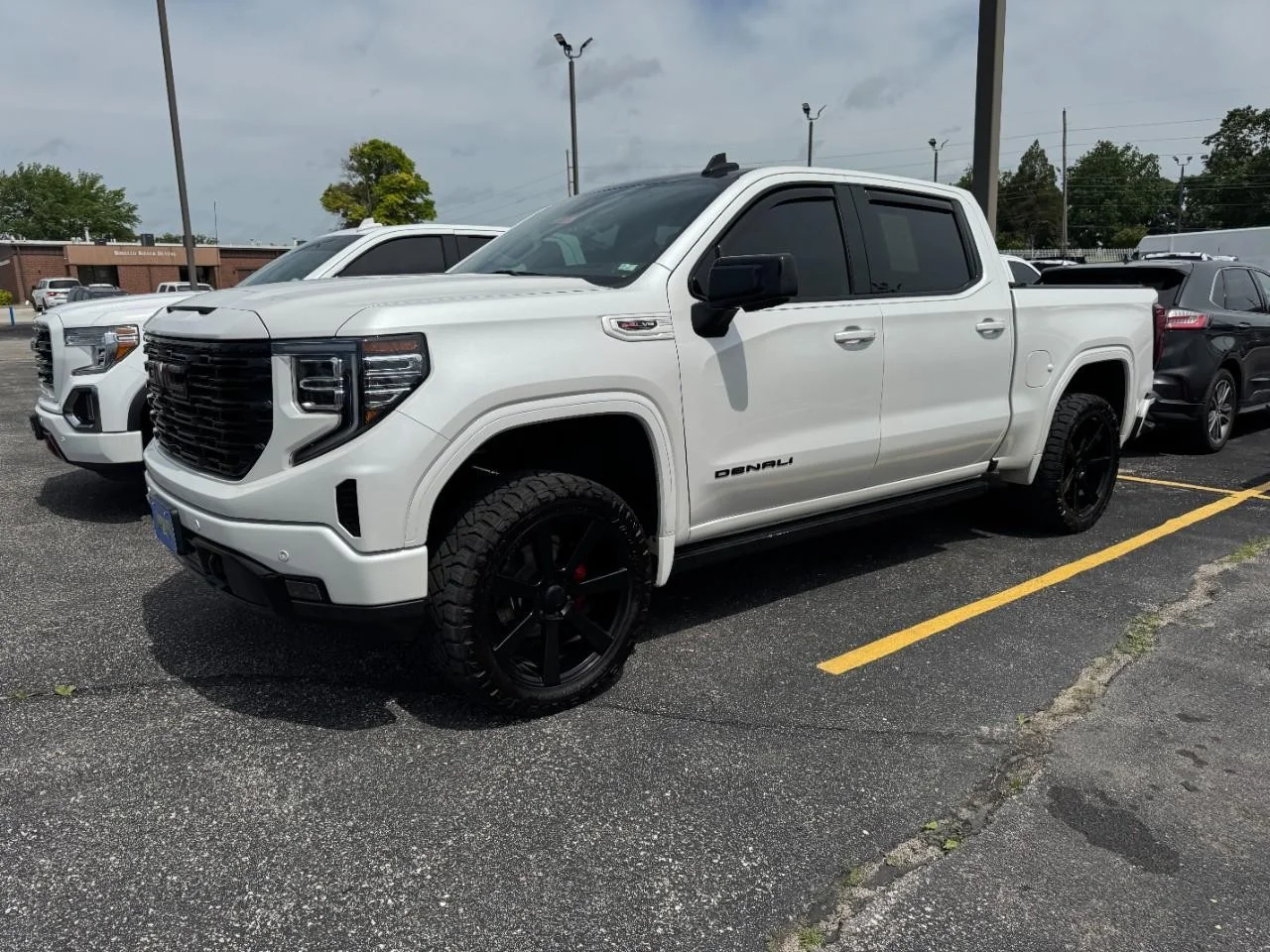 Used 2023 Summit White / White GMC 4WD Crew Cab 147" Denali image 5