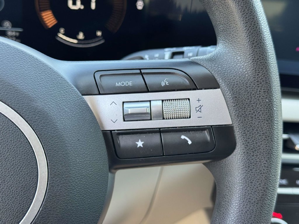 Used 2025 Gray Hyundai SEL image 13