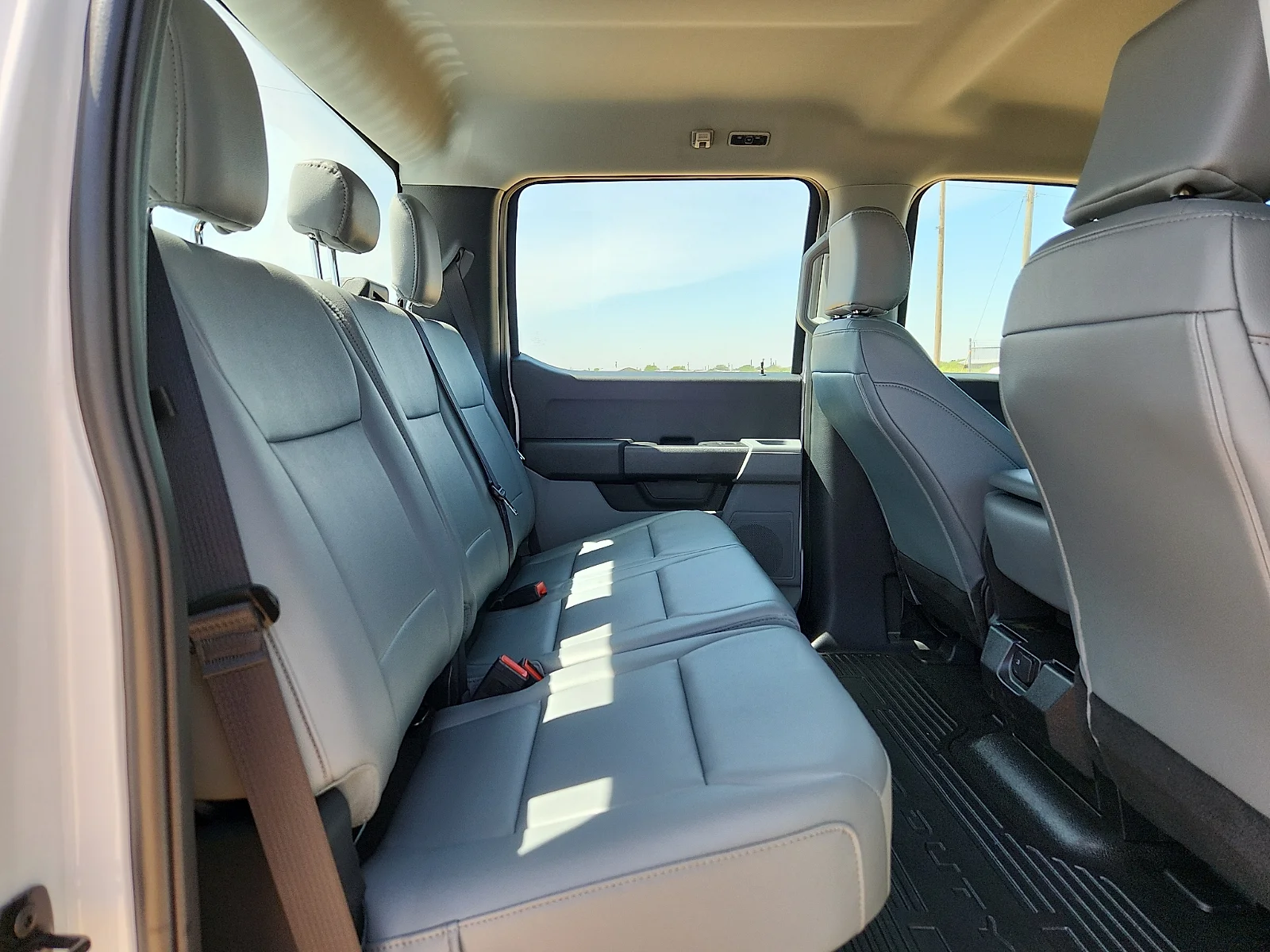 New 2026 Oxford White Ford F-450® XL image 19