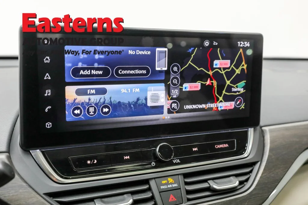 Used 2023 Red Nissan 2.5 SL image 19