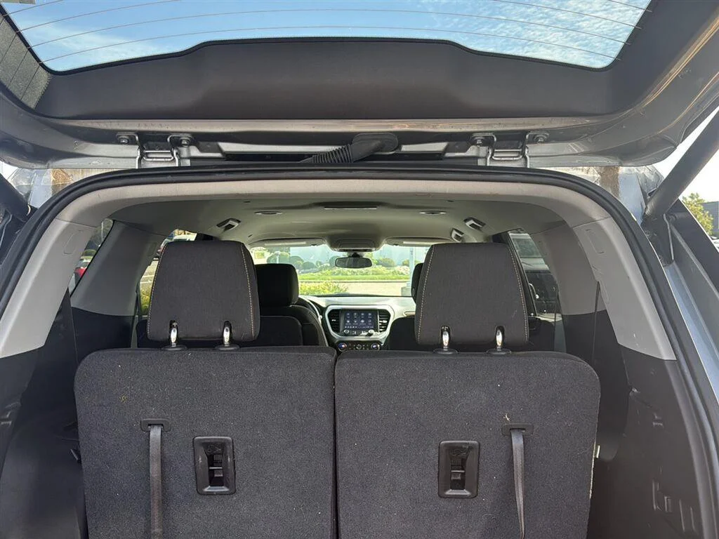 Used 2023 Sterling Metallic GMC SLE image 10
