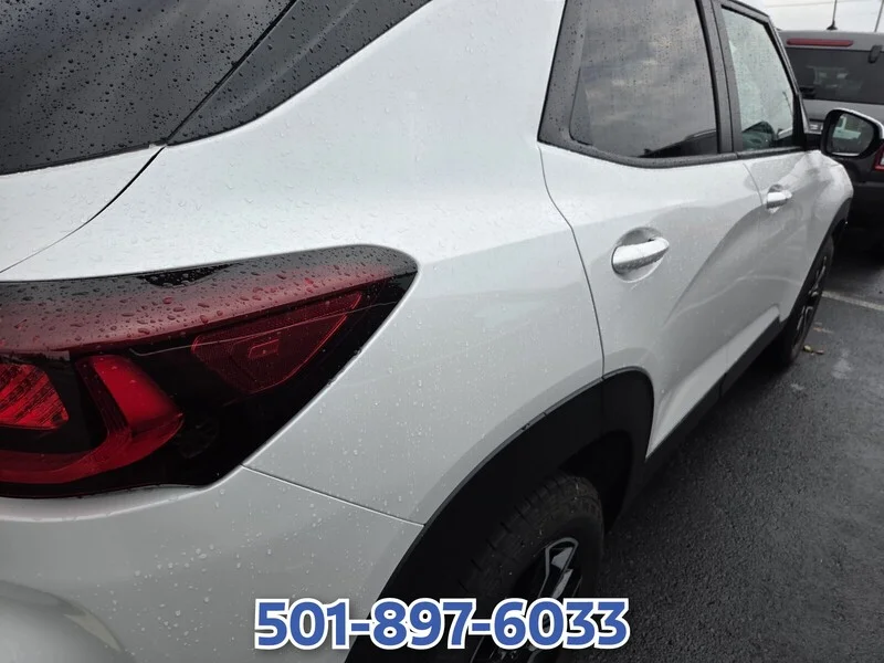 Used 2025 WHITE CHEVROLET FWD 4DR ACTIV image 9