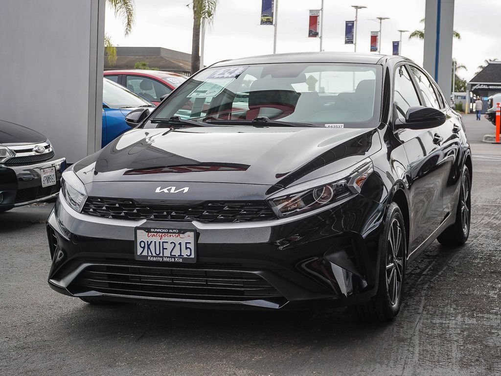 Used 2024 Black Kia LXS image 4
