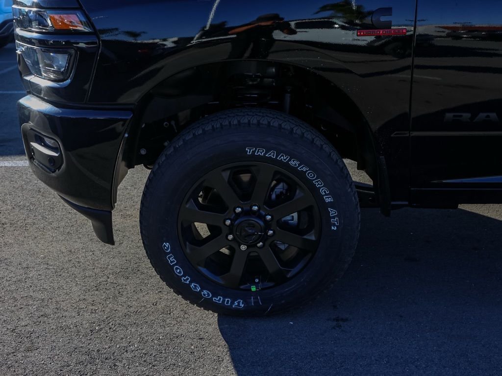 New 2026 Diamond Black Crystal Pearl-Coat Exterior Paint RAM Big Horn Night Edition image 9