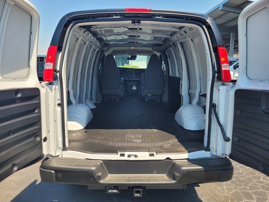 2026 Chevrolet Express Cargo 1WT view 7