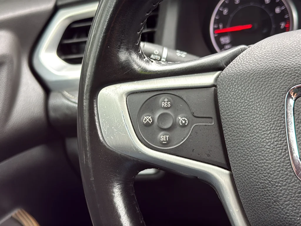 Used 2020 White GMC SLE image 16