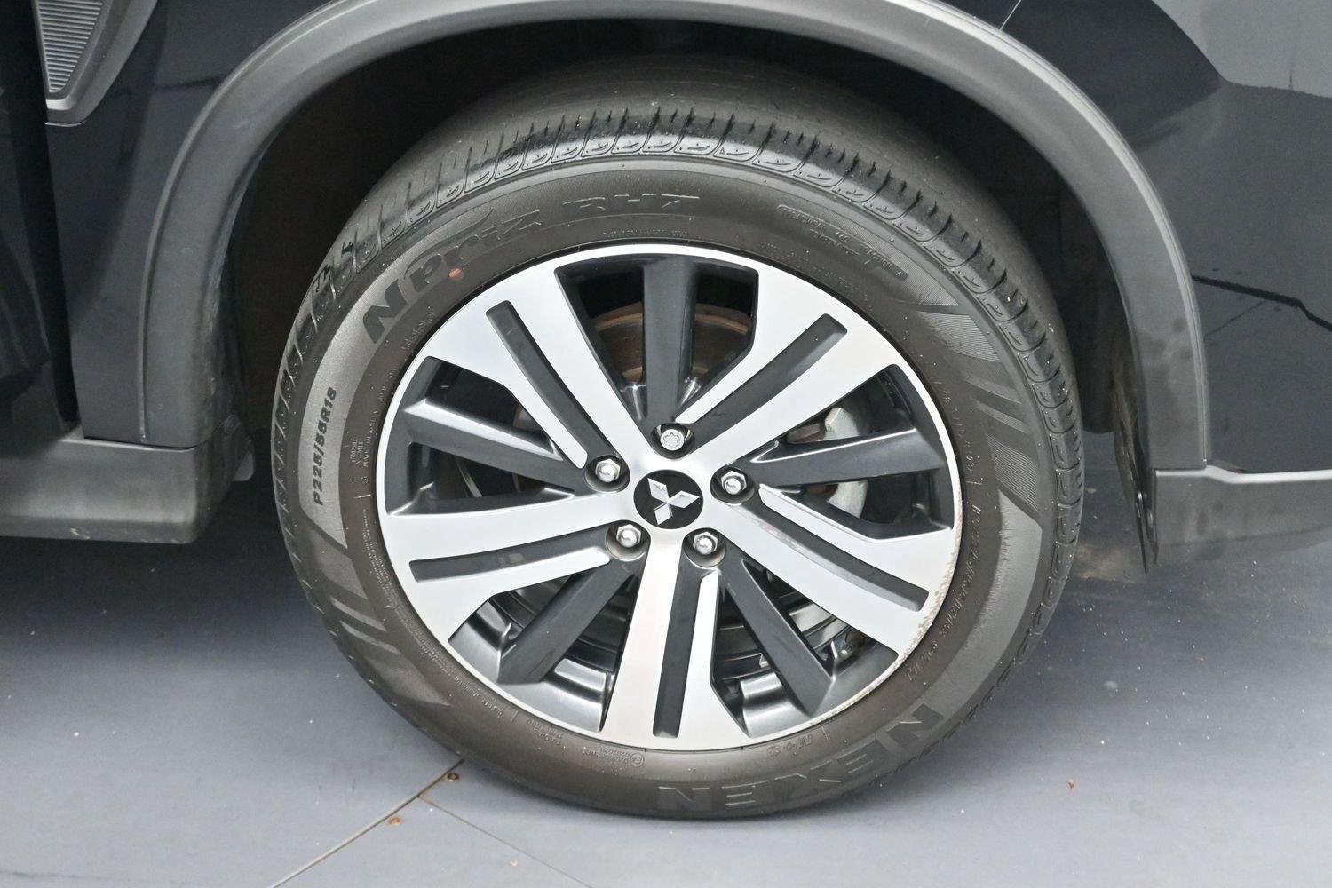 Used 2023 Labrador Black Pearl Mitsubishi ES image 26