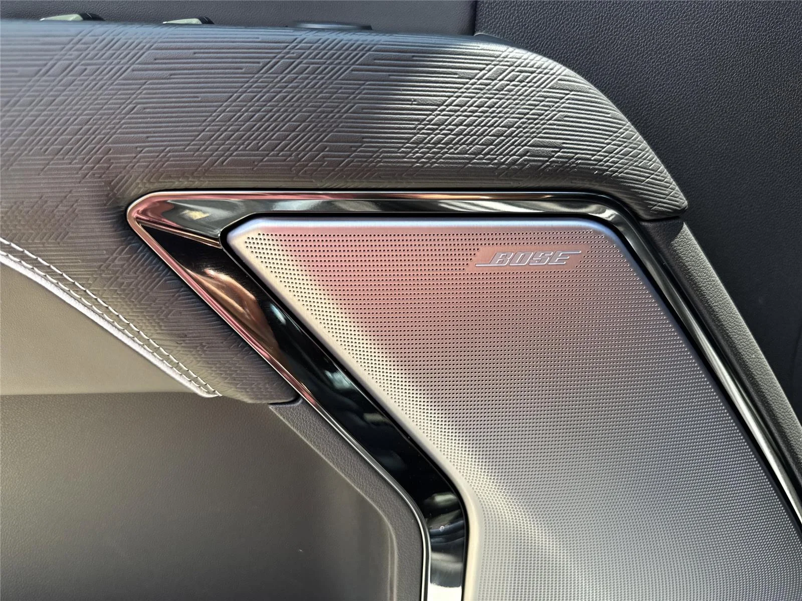 New 2026 Sterling Metallic GMC AT4X image 32