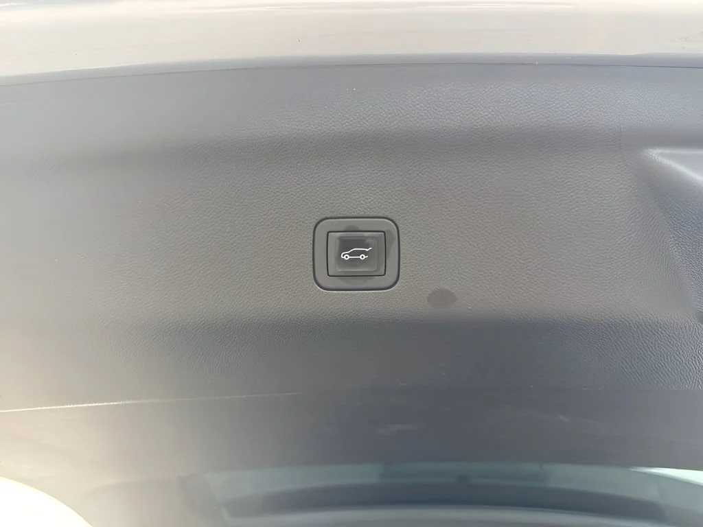 Used 2025 Sterling Metallic GMC Denali image 35