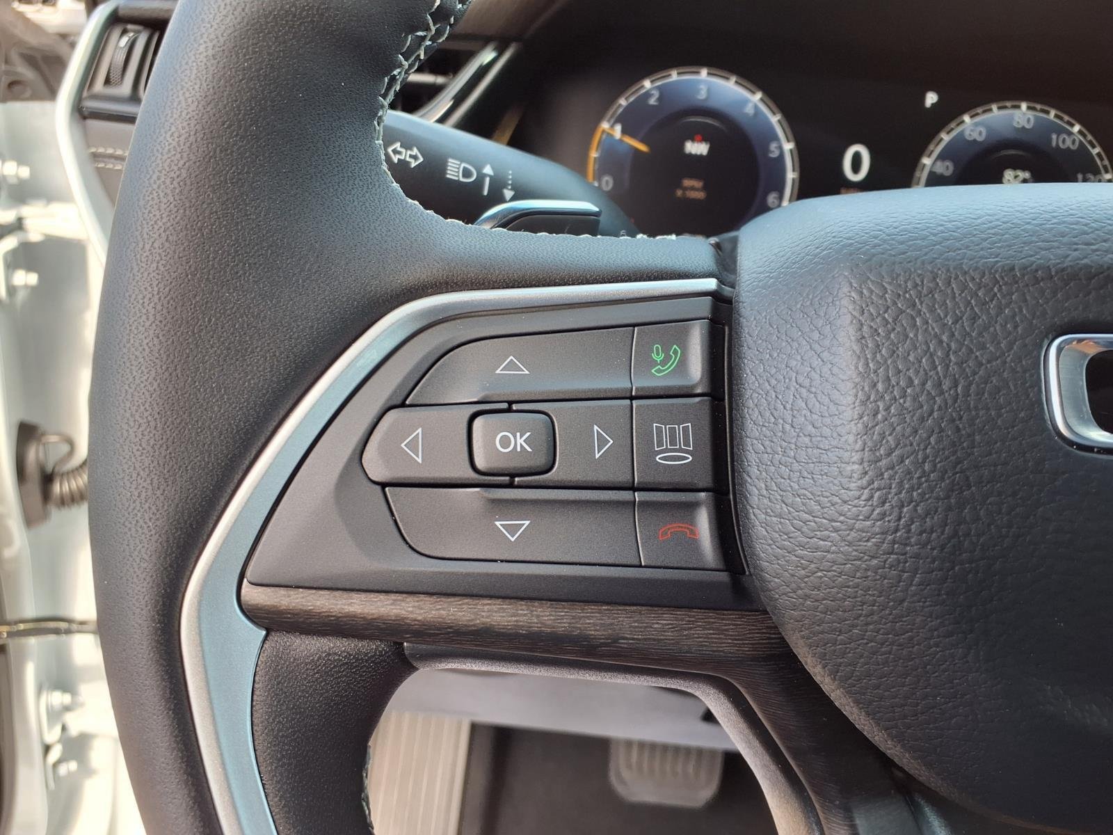 New 2026 Bright White Clearcoat Jeep Laredo Altitude image 23