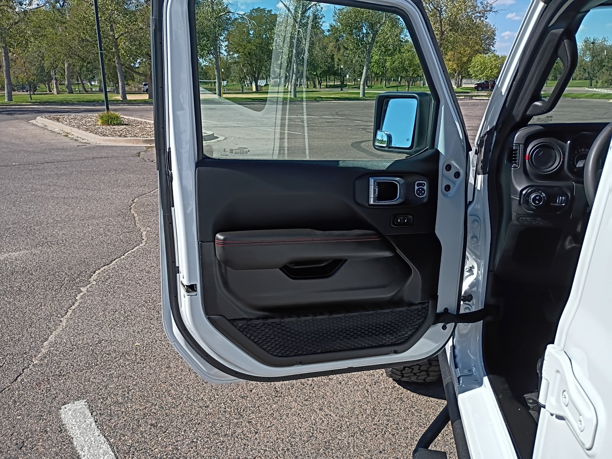Used 2024 Bright White Clearcoat Jeep Rubicon X image 22