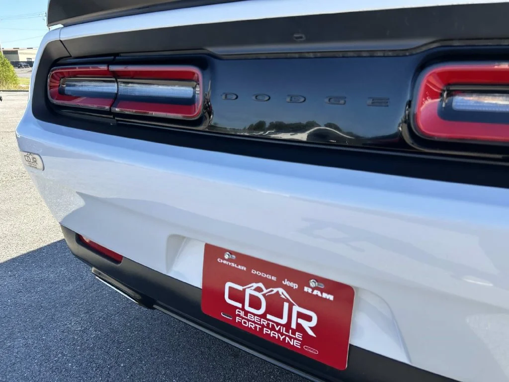 Used 2021 White Dodge SXT image 20