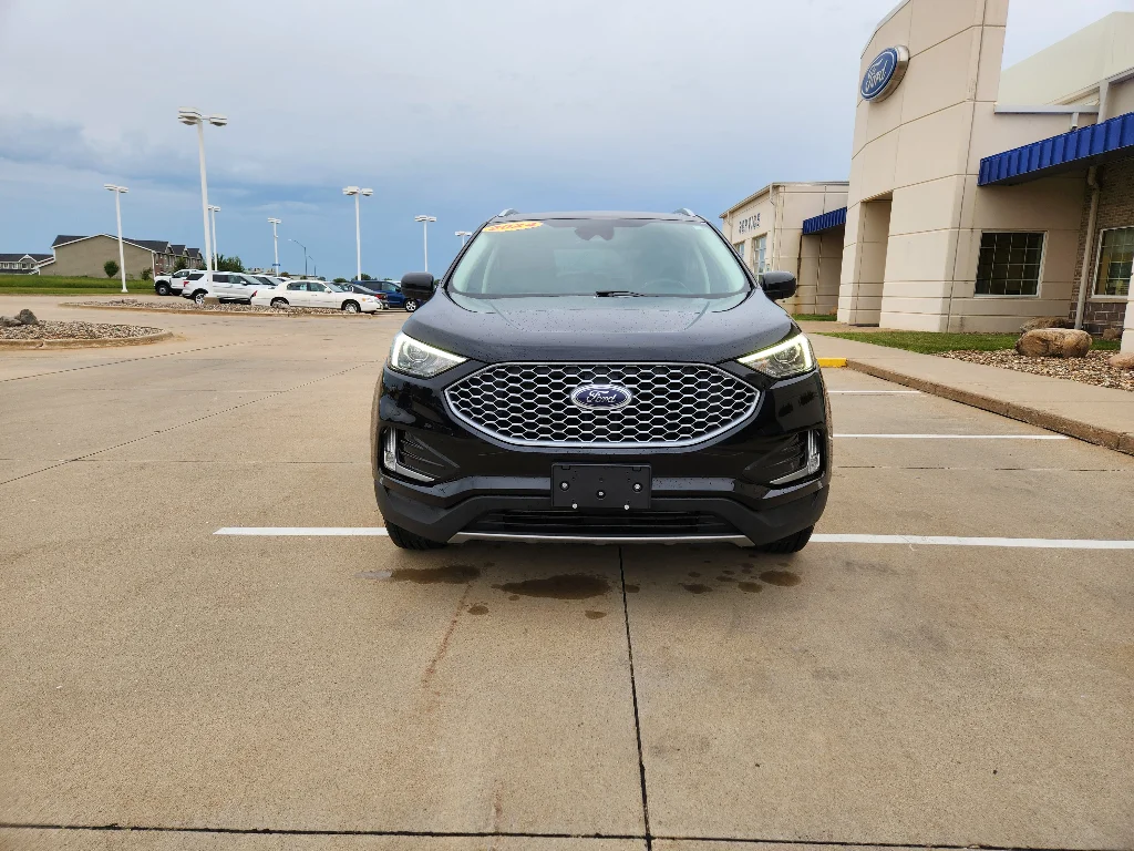 Used 2024 Agate Black Metallic Ford SEL image 3