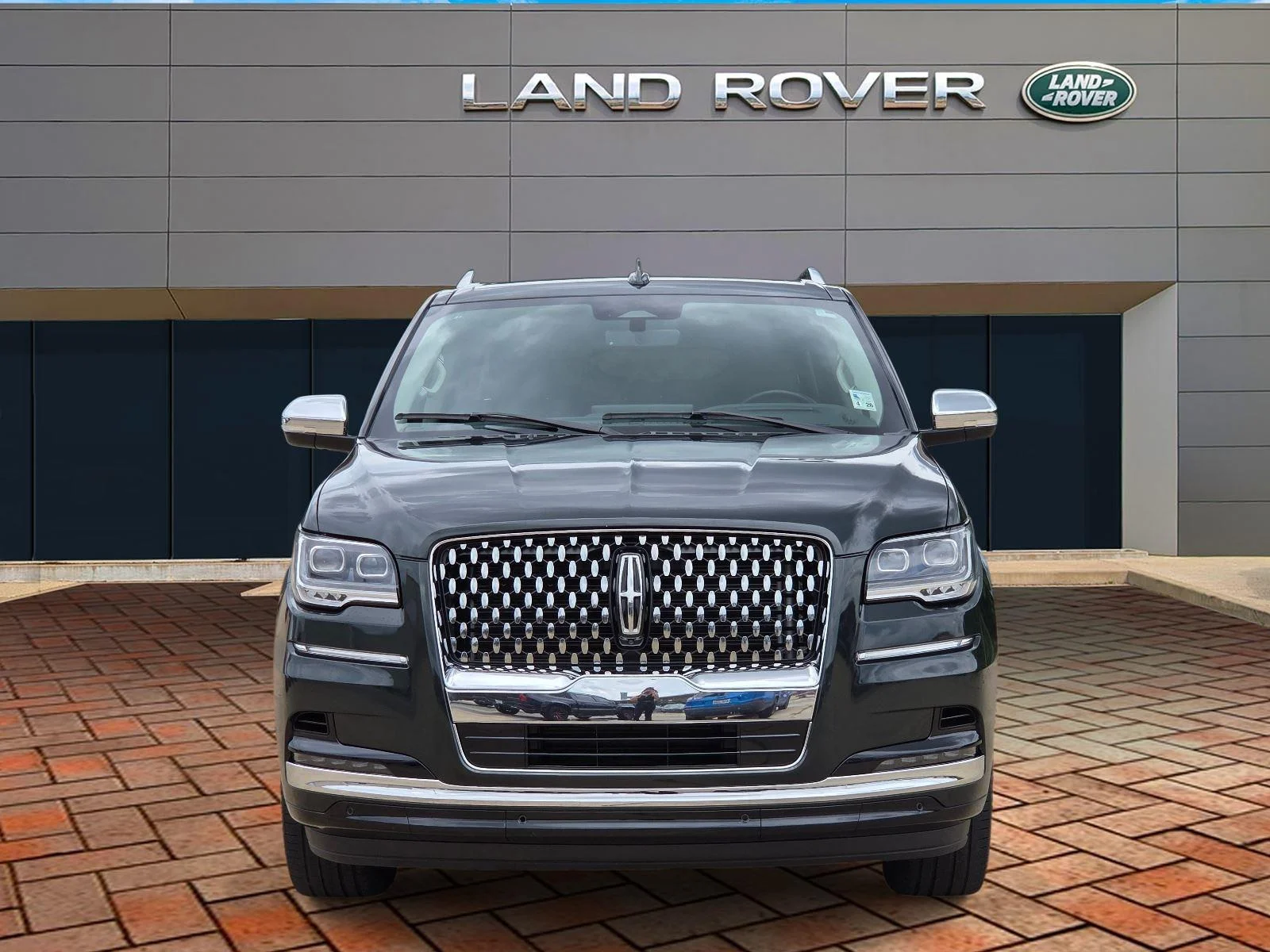 Used 2023 Manhattan Green Metallic Premium Colorant Lincoln Black Label image 2