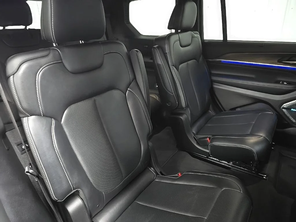 Used 2021 Diamond Black Jeep Overland image 17