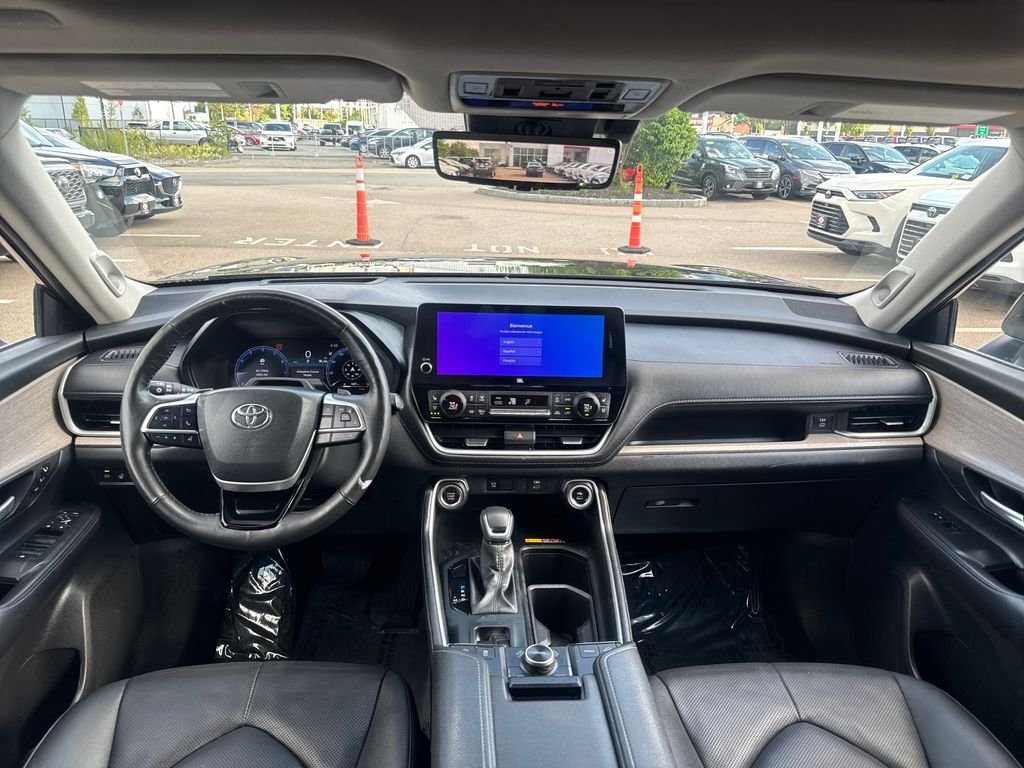 Used 2024 Black Toyota Platinum image 13