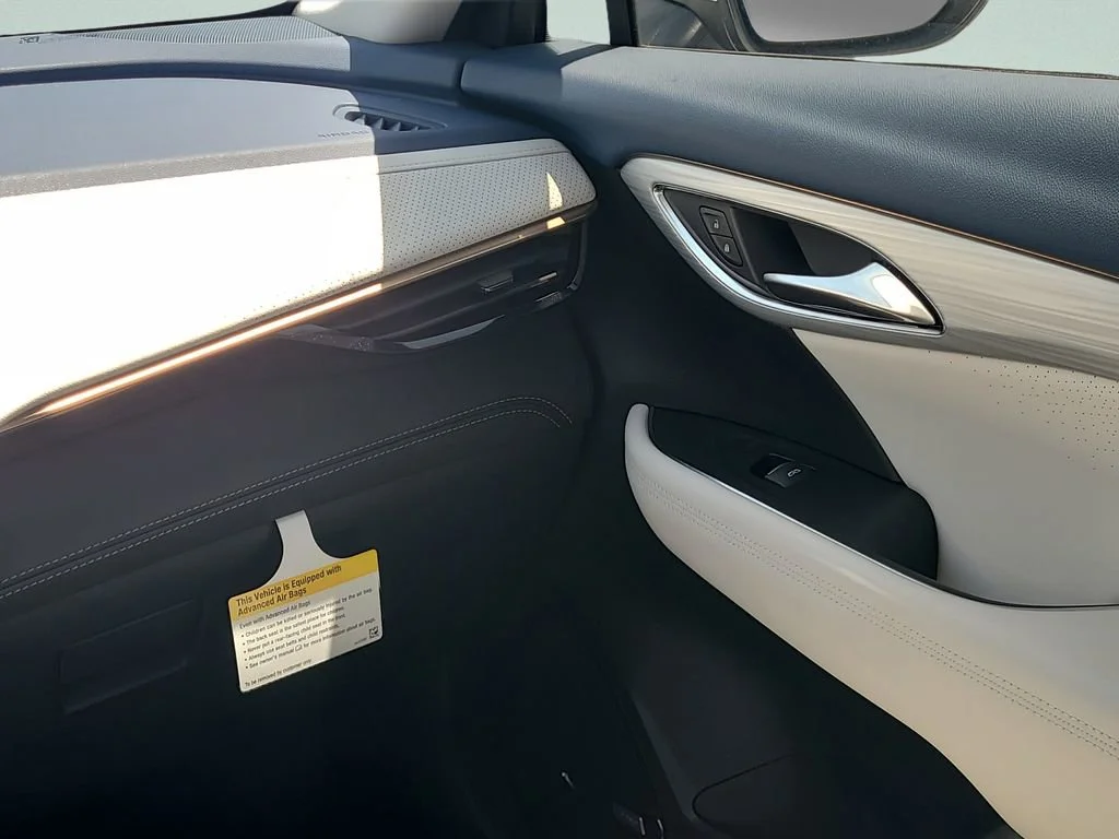 New 2026 Iridescent White Tricoat Buick Avenir image 13