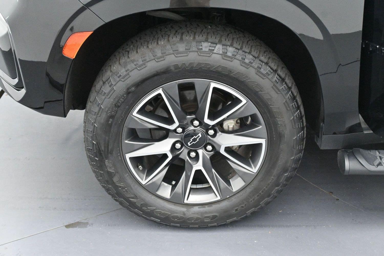 Used 2021 Black Chevrolet Z71 image 35
