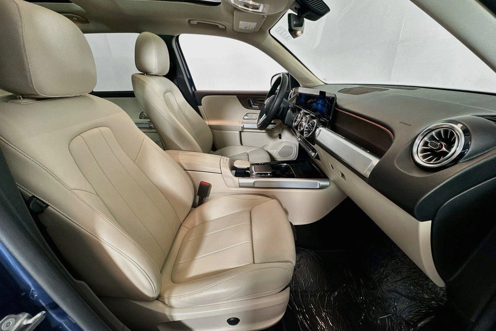 Used 2022 Denim Blue Metallic Mercedes-Benz GLB 250 image 27