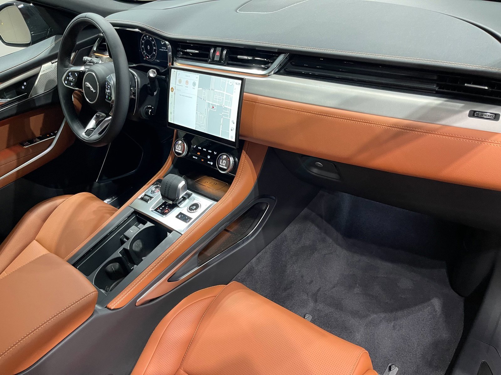 2026 Jaguar F-Pace R-Dynamic S - Photo 26