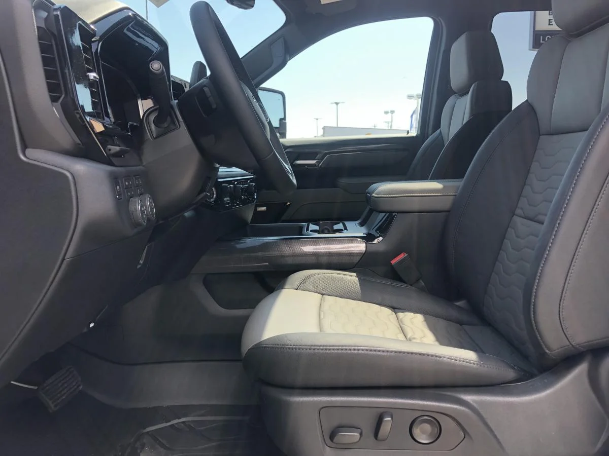 New 2026 White Chevrolet 4wd Crew Cab 159 image 10