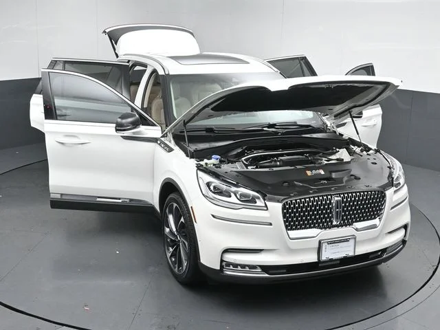 Used 2024 White Lincoln Reserve image 56