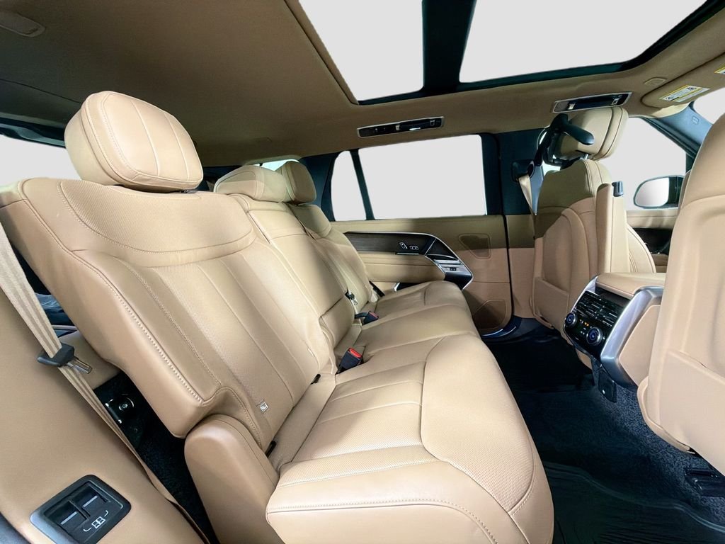 New 2026 Belgravia Green Land Rover SE LWB 7-Seats / V8 image 29