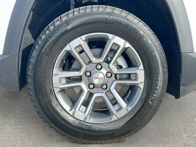 New 2026 Summit White GMC Elevation image 19