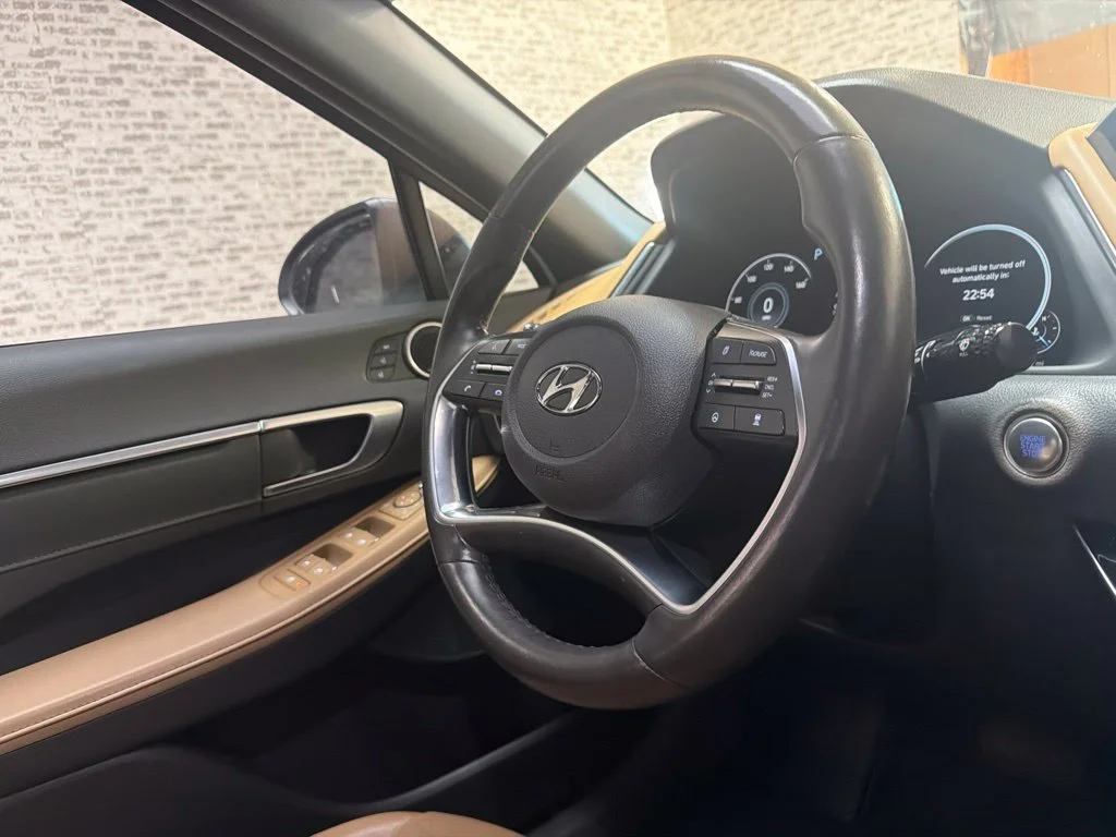 Used 2020 Quartz White Hyundai Limited image 18