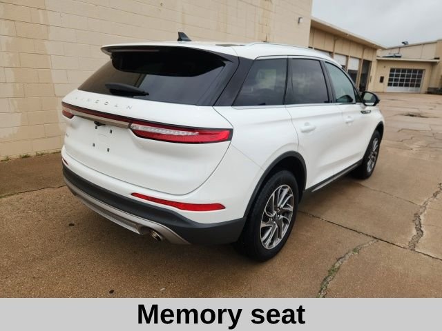 Used 2022 White Metallic Lincoln Standard image 8