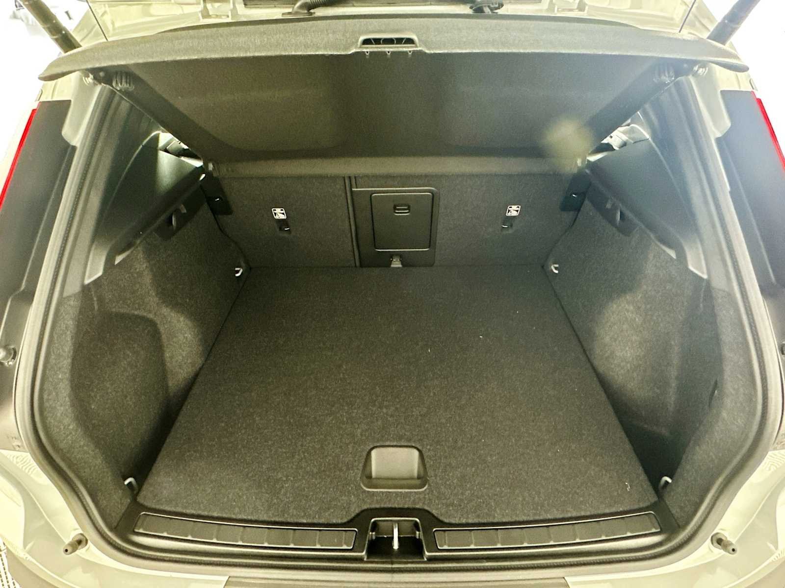 Certified Used 2025 Vapour Grey Volvo Core image 24