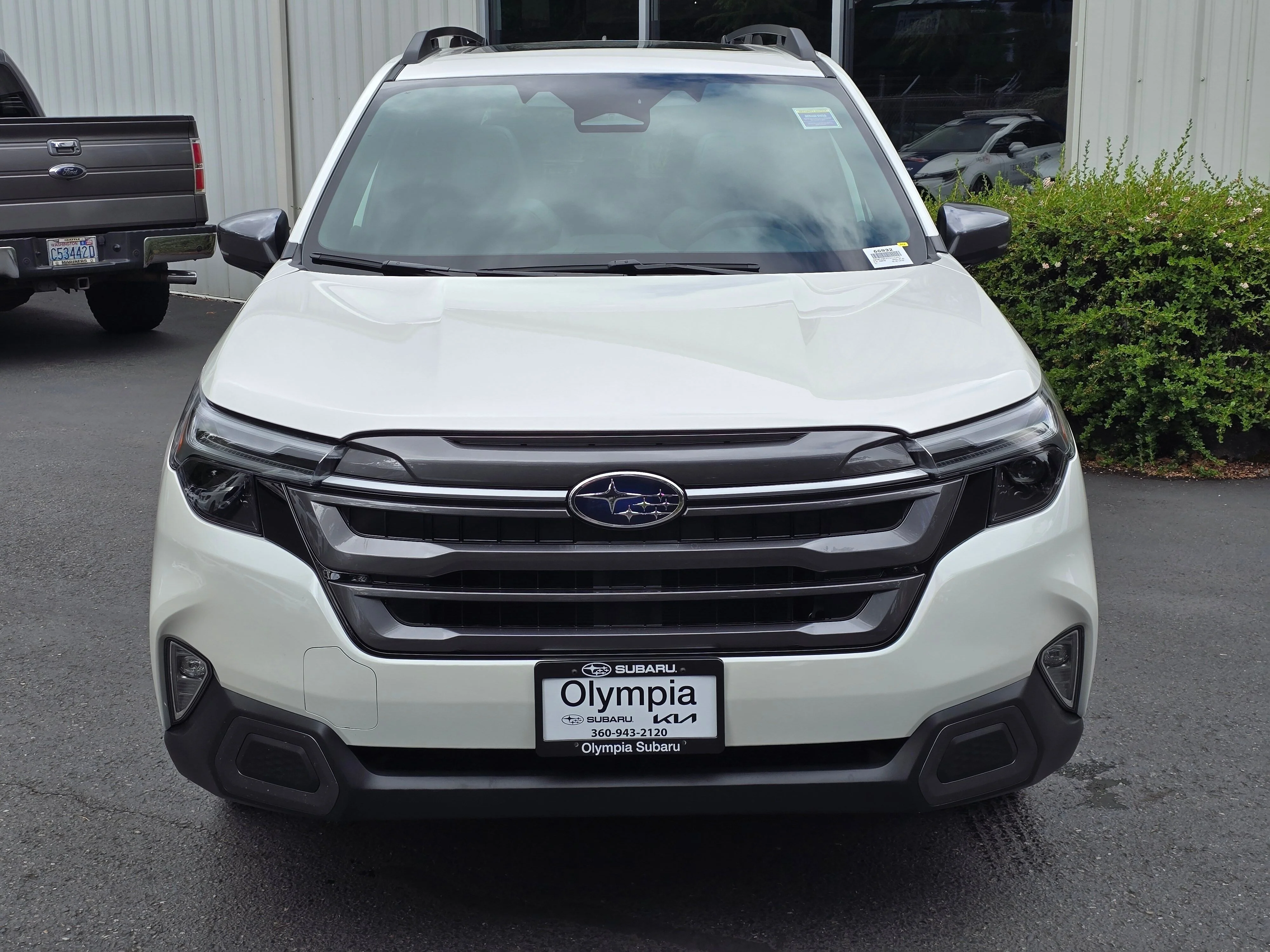 New 2026 CRYSTAL WHITE PEARL Subaru Limited image 2