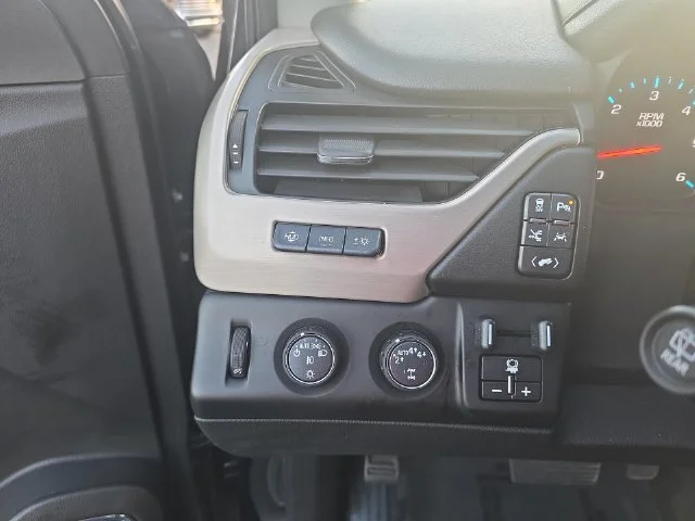 Used 2018 Black GMC Denali image 27