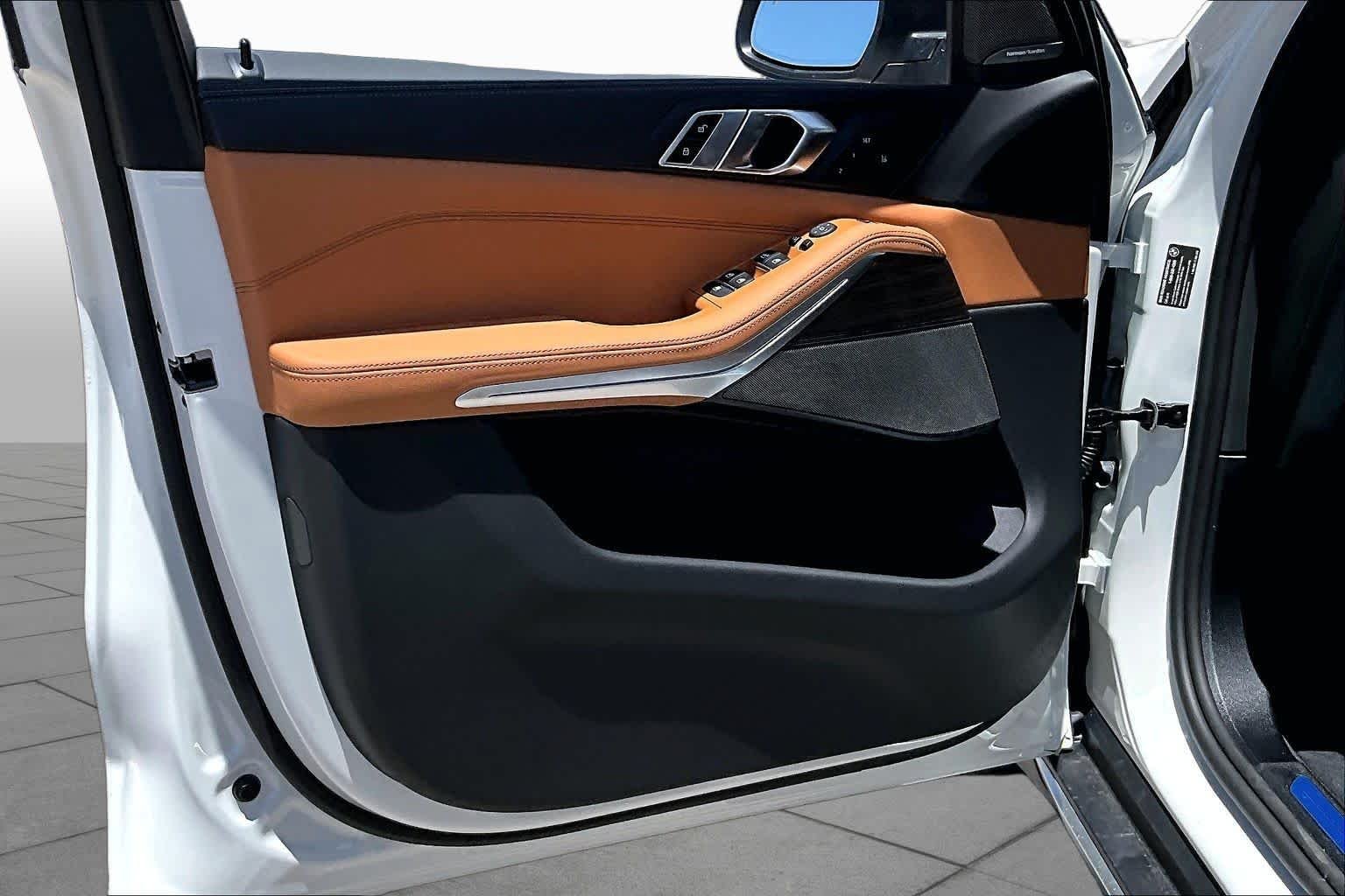 New 2026 Alpine White BMW sDrive40i image 10