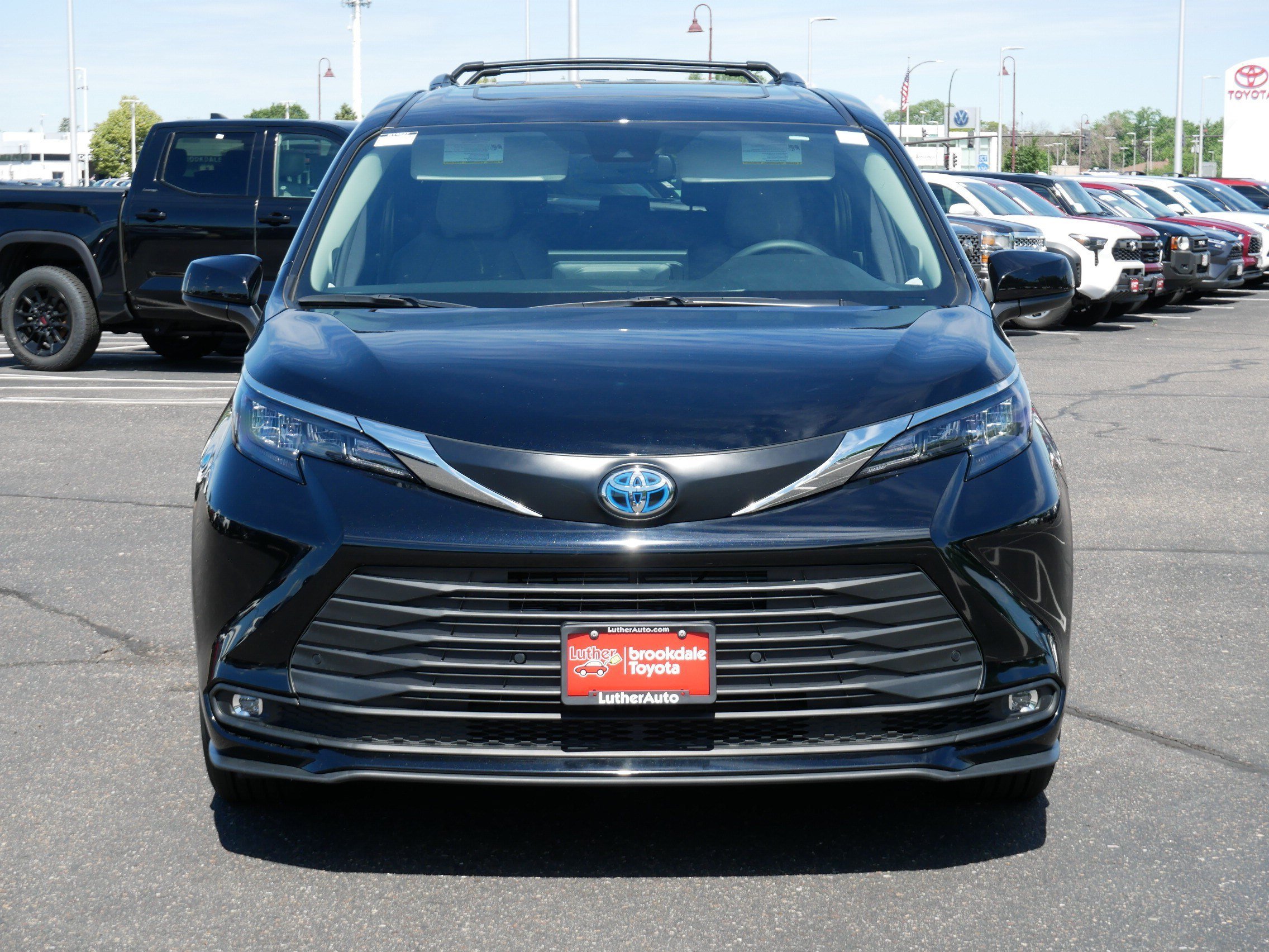 Used 2025 Toyota Sienna XLE with VIN 5TDJSKFC2SS188533 for sale in Brooklyn Center, Minnesota