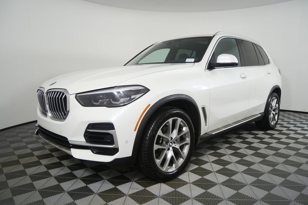 Used 2023 Mineral White Metallic BMW sDrive40i image 7